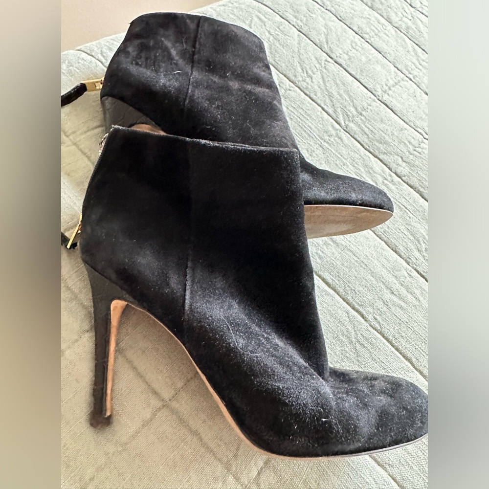 Sam Edelman Black suede booties